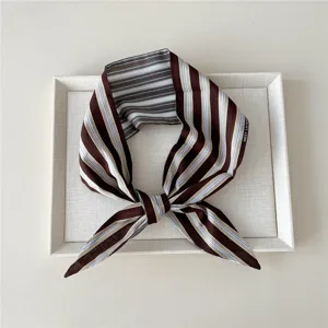 Schicker brauner gestreifter Twilly Schal Damen, vielseitiges Haarband und modisches Halstuch.