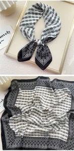 Chic foulard quadrato in seta nero e bianco con stampa a catena, elegante per donne.