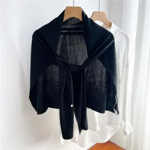 Chal de punto negro para mujer, capa ligera de hombros con elegante nudo delantero.