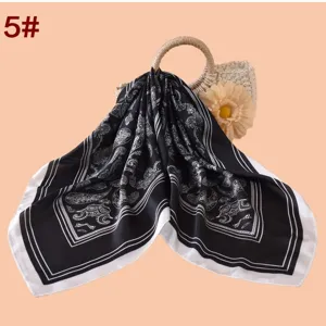 Élégant foulard carré à imprimé cachemire noir et blanc, 70cm en satin mousseline pour femme.