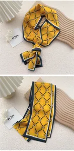 Élégant foulard en soie jaune étroit avec imprimé cheval et chaîne, ruban de cou chic.