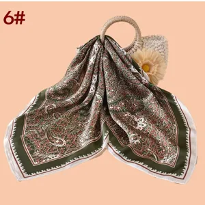 Élégant foulard carré imprimé cachemire vert, carré en soie satinée 70cm pour femme.