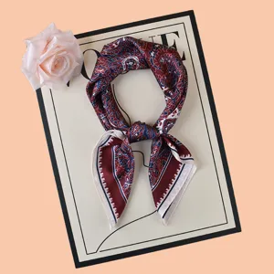 Sciarpa quadrata in seta satinata da donna 70cm con elegante stampa cachemire vintage.