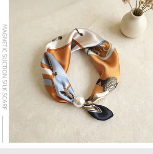 Elegante bufanda de seda con hebilla de perla magnética, accesorio de primavera y verano.