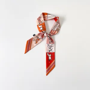 Elegante foulard twilly in finta seta con stampa di cavalli, ideale per collo o borsa donna.