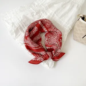 Rode paisley kunstzijde vierkante sjaal 53cm, elegante halsdoek voor haarstyling.