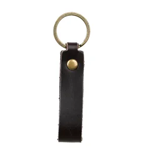 Porte-clés cuir véritable vintage avec anneau métallique pour clés de voiture, design durable.