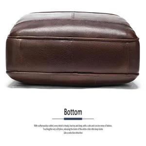 Vista dettagliata del fondo di una borsa da lavoro da uomo in vera pelle marrone.