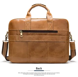 Dettaglio borsa ventiquattrore in vera pelle marrone da uomo, borsa porta pc vintage con manico.
