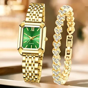 Detailansicht eines eleganten goldenen Damen-Uhr-Sets mit passendem Herz-Armband