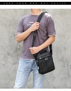 Borsa a tracolla in pelle con motivo coccodrillo da uomo dettaglio con texture e manico.
