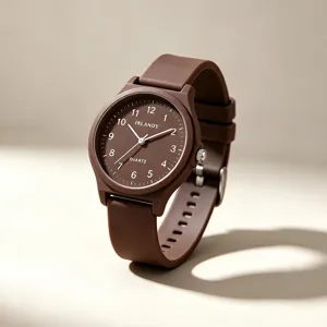 Detailansicht einer braunen minimalistischen Studentenuhr mit weichem Silikonarmband