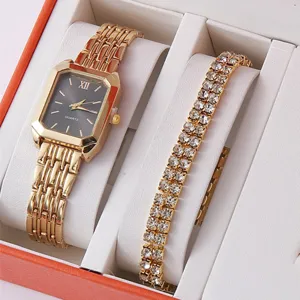Detailansicht eines luxuriösen goldenen Quarzuhren- und Strassarmband-Sets in einer Box