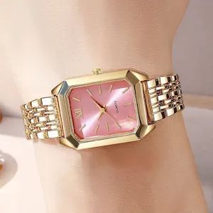 Elegante Damen-Quarzuhr in Gold mit quadratischem rosa Zifferblatt am Handgelenk.