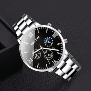 Primo piano dettagliato dell'orologio al quarzo da uomo Geneva con quadrante romano nero business