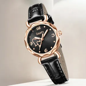 Elegante Damen-Quarzuhr mit Zifferblatt im Herz-Design und schwarzem Lederband in Nahaufnahme.