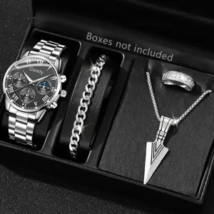 Detail eines silbernen Herren-Uhrensets mit Armband, Ring und Pfeilspitzen-Halskette