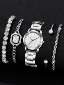 Elegantes Set aus silberner Quarzuhr und Armbändern mit funkelnden Kristallen für Damen