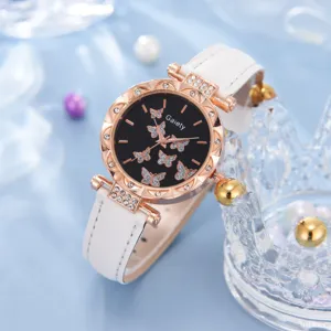 Nahaufnahme der eleganten Damenuhr mit Glitzer-Schmetterlingszifferblatt und Lederarmband