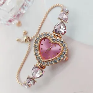 Elegante herzförmige Quarzuhr mit rosa Zifferblatt, funkelnden Strasssteinen und Kristallarmband.
