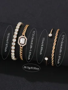 Nahaufnahme des 4-teiligen goldenen Armband-Sets mit Größen- und Gewichtsangaben
