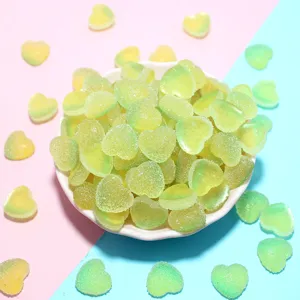 Detailansicht herzförmiger Harz-Gummibärchen-Zubehörteile mit Farbverlauf für DIY-Bastelprojekte