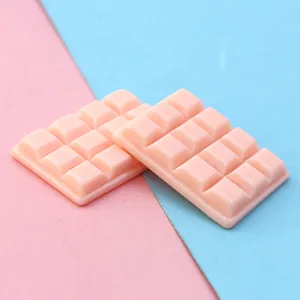 Accessorio in resina a forma di barretta di cioccolato rosa per decorazioni fai-da-te