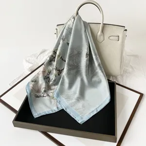 Seiden-Quadrat-Schal für Damen, eleganter bedruckter Satin-Halstuch, stilvolles florales Tuch.