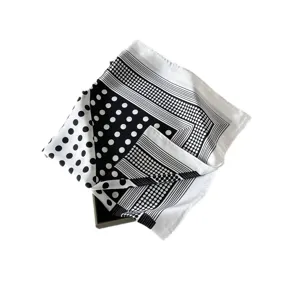 Schwarzes und weisses gepunktetes Seidentuch Quadrat fuer Damen minimalistische Mode.