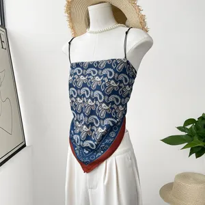 Haut camisole bandana imprimé cachemire d'été, top femme chic pour vacances plage.