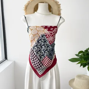 Caraco patchwork en foulard de soie d'été, haut tubulaire élégant pour vacances à la plage.