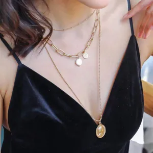 Collier Multicouche Pendentif Pièce Vintage Perle Artificielle Baroque Chaîne en Alliage Plaqué Or Collier Clavicule Bijoux de Mode