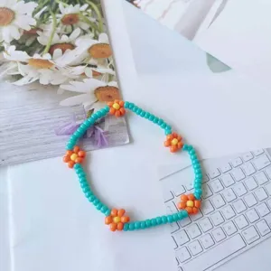 Braccialetto di perline turchesi fatto a mano con margherite arancioni, stile dolce, quotidiano.