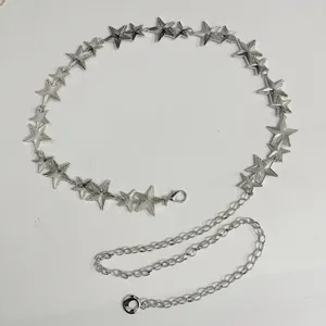 Silberne Sternen-Taillenkette Detail, modisches Metallgürtel-Accessoire für Kleider Outfits.