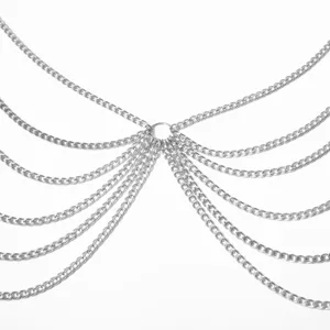 Silberne mehrlagige Bodykette Detailaufnahme, stylische Vintage Taillenkette Schmuck.