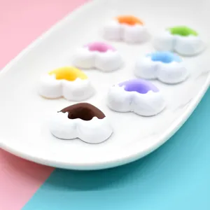 Bunte Miniatur Herz-Donut Harzanhänger für DIY Handyhüllen Dekoration aus Creme