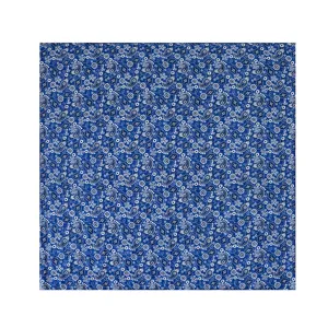 Sciarpa quadrata in cotone con stampa paisley blu classica, bandana versatile per la moda primaverile.