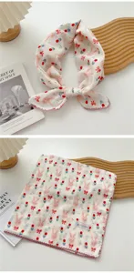 Bellissimo fazzoletto quadrato in cotone e lino con stampa coniglio cartone animato moda donna
