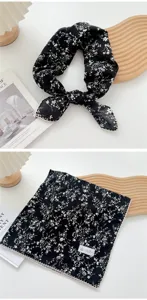 Foulard quadrato in cotone e lino con stampa floreale da donna, elegante sciarpa nera.