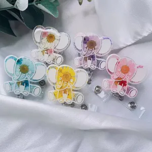 Portabadge Retrattile Creativo con Elefante del Fumetto Resina Trasparente Vero Fiore Secco Crisantemo Porta Carta Didentità con Clip a Coccodrillo in Metallo per Ufficio Scuola Infermiera
