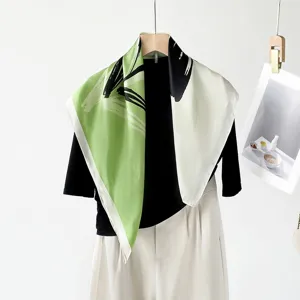 Foulard en soie vert menthe carré 70cm pour femme élégant imprimé floral mode écharpe