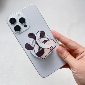 Détail d'un support de téléphone magnétique en acrylique avec un motif de panda