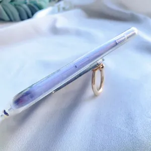 Detailansicht einer goldenen magnetischen Telefonring-Halterung mit Standfunktion