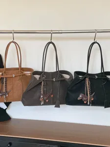 Retro Damen-Shopper in großer Kapazität mit markantem Dackel-Lederanhänger