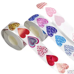 Rotoli di adesivi a forma di cuore assortiti con motivi glitterati e floreali per regali