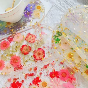 Handgemaakte hars onderzetter met echte droogbloemen en goudfolie voor decoratie