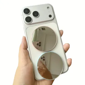 Detailansicht weitwinkel konvexe Spiegel auf Smartphone-Rückseite für Reise-Selfies