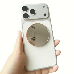 Detailansicht des magnetischen Weitwinkel-Konvexspiegels an der Smartphone-Rückseite