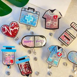 Detailweergave van medische shaker-badgehouders met kleurrijke glittervulling