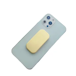 Supporto per telefono push-pull giallo macaron su retro di uno smartphone blu chiaro